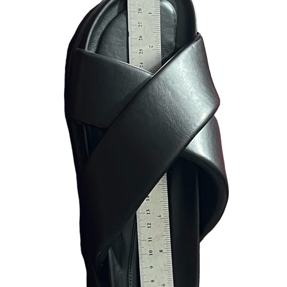 Fabletics Black Slides. - Picture 10 of 10